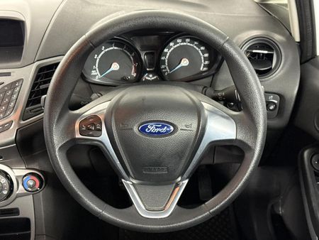 2015-Ford-Fiesta-14-Ambiente-5-dr_7