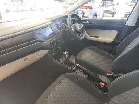 2024-Volkswagen-Polo-16-Classic-Auto_5