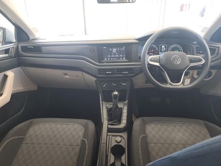 2024-Volkswagen-Polo-16-Classic-Auto_6