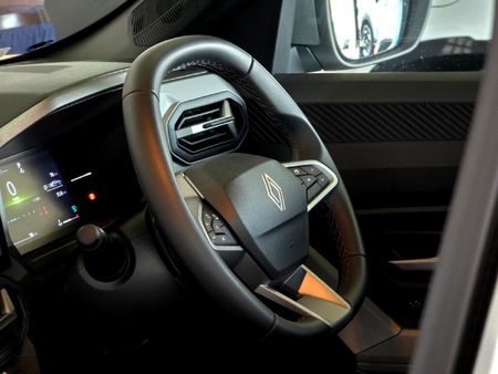 2026-Renault-Duster-13T-Intens-EDC_25