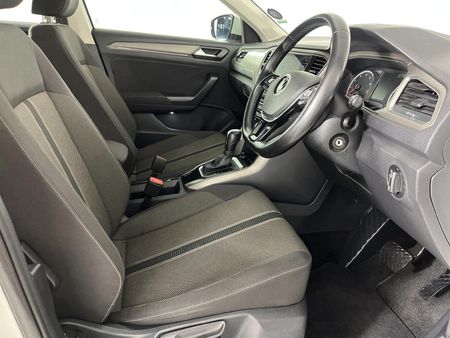 2021-Volkswagen-T-Roc-14-TSI-Design-Auto_9