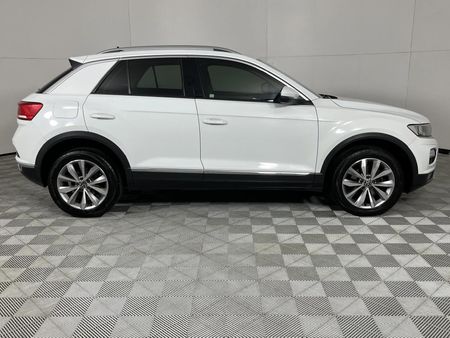 2021-Volkswagen-T-Roc-14-TSI-Design-Auto_17