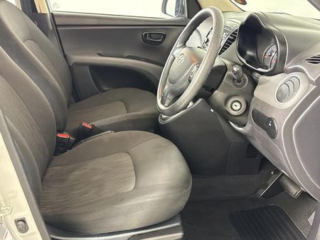 2016-Hyundai-i10-11-Motion-Auto_9