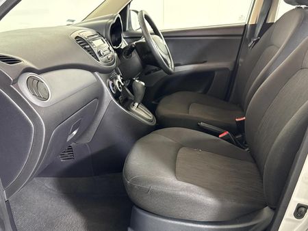 2016-Hyundai-i10-11-Motion-Auto_8