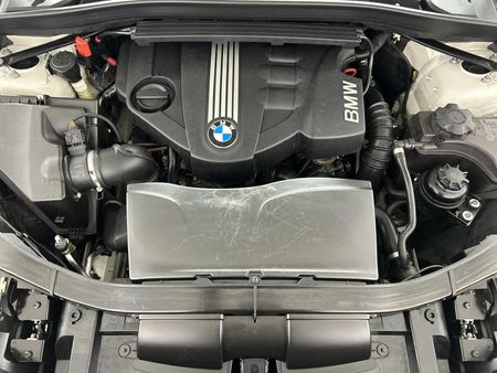 2011-BMW-X1-sDrive20d-Auto_13
