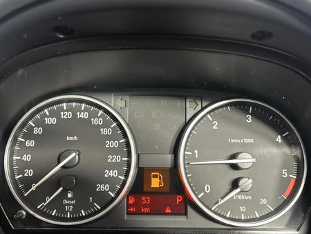 2011-BMW-X1-sDrive20d-Auto_2