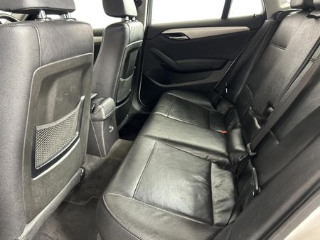 2011-BMW-X1-sDrive20d-Auto_3