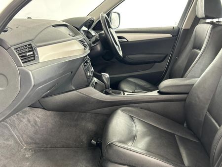 2011-BMW-X1-sDrive20d-Auto_8