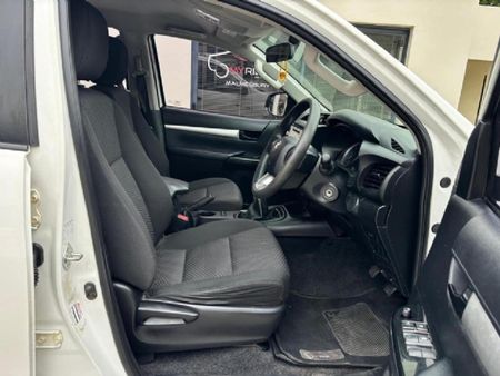2019-Toyota-Hilux-24-GD-6-SRX-4x4-Double-Cab_6