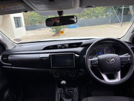 2019-Toyota-Hilux-24-GD-6-SRX-4x4-Double-Cab_8