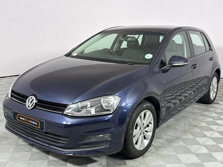 2015-Volkswagen-Golf-VII-14-TSI-Comfortline_0