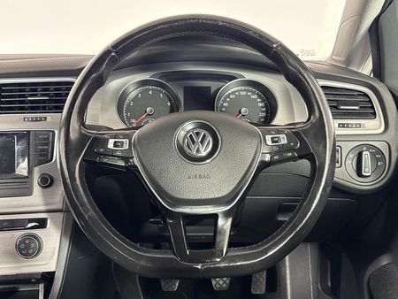 2015-Volkswagen-Golf-VII-14-TSI-Comfortline_12