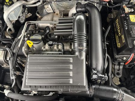 2015-Volkswagen-Golf-VII-14-TSI-Comfortline_13