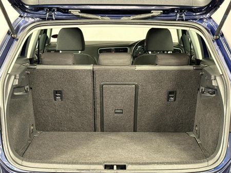 2015-Volkswagen-Golf-VII-14-TSI-Comfortline_14