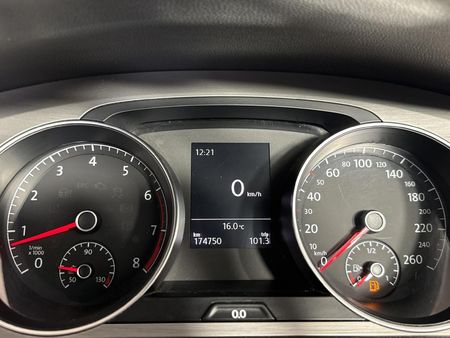 2015-Volkswagen-Golf-VII-14-TSI-Comfortline_2