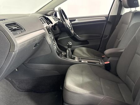 2015-Volkswagen-Golf-VII-14-TSI-Comfortline_8