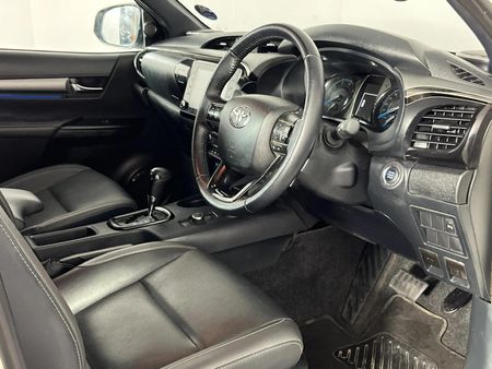 2025-Toyota-Hilux-28-GD-6-RB-Legend-4x4-Double-Cab-Auto-mHev_9