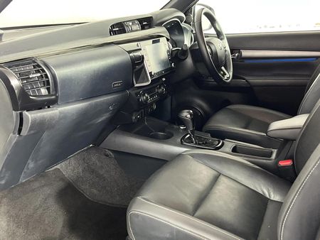 2025-Toyota-Hilux-28-GD-6-RB-Legend-4x4-Double-Cab-Auto-mHev_8