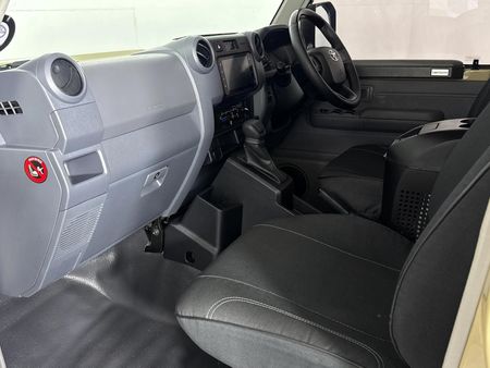2025-Toyota-Land-Cruiser-79-28-GD-6-Auto-Double-Cab_8