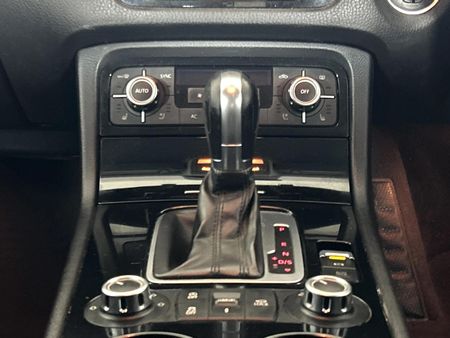 2013-Volkswagen-Touareg-30-V6-TDI-Auto-Bluemotion-180kW_10