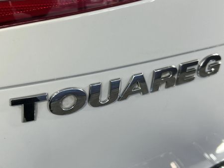 2013-Volkswagen-Touareg-30-V6-TDI-Auto-Bluemotion-180kW_11