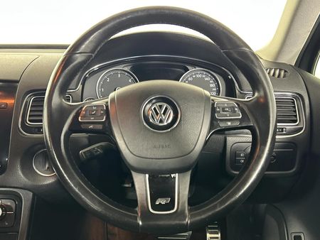 2013-Volkswagen-Touareg-30-V6-TDI-Auto-Bluemotion-180kW_12