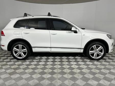 2013-Volkswagen-Touareg-30-V6-TDI-Auto-Bluemotion-180kW_17