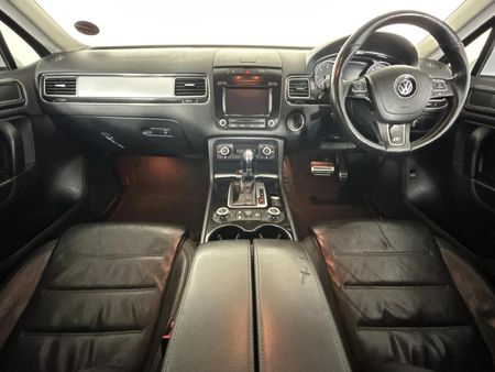 2013-Volkswagen-Touareg-30-V6-TDI-Auto-Bluemotion-180kW_1