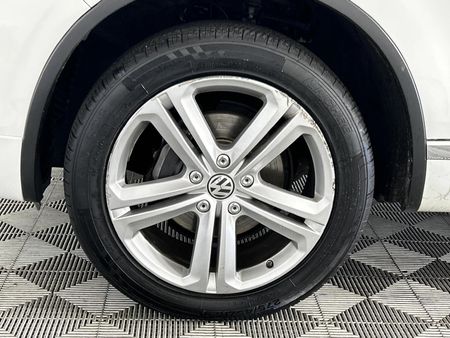 2013-Volkswagen-Touareg-30-V6-TDI-Auto-Bluemotion-180kW_4