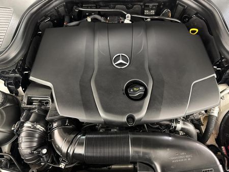 2018-Mercedes-Benz-GLC-250d_12