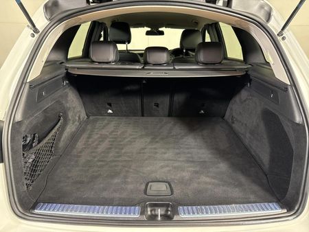 2018-Mercedes-Benz-GLC-250d_13