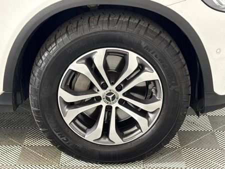 2018-Mercedes-Benz-GLC-250d_4