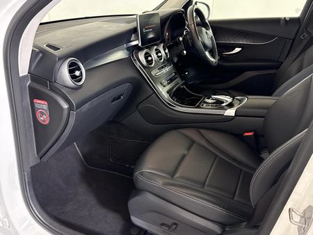 2018-Mercedes-Benz-GLC-250d_8
