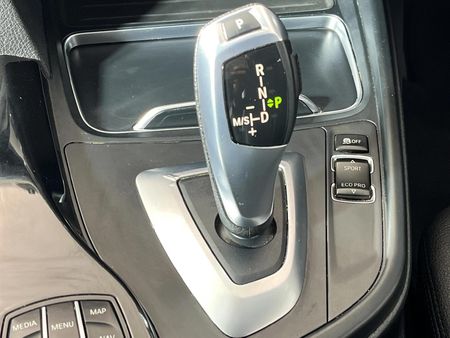 2018-BMW-3-Series-318i-Auto_10