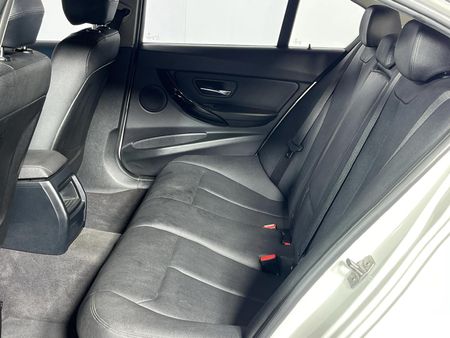2018-BMW-3-Series-318i-Auto_3