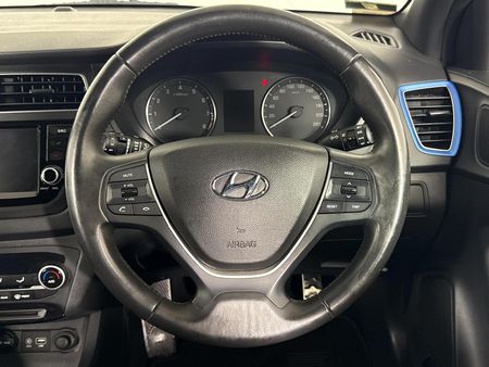 2019-Hyundai-i20-14-Active_11