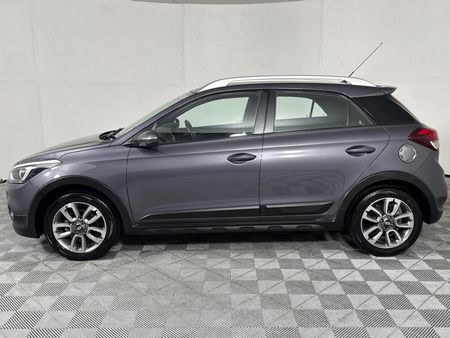 2019-Hyundai-i20-14-Active_18