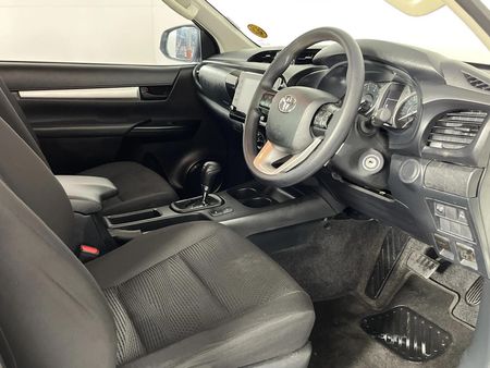 2024-Toyota-Hilux-24-GD-6-Raised-Body-Raider-Auto-Single-Cab_7
