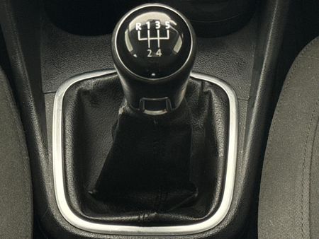 2013-Volkswagen-Polo-16-TDI-Comfortline_10