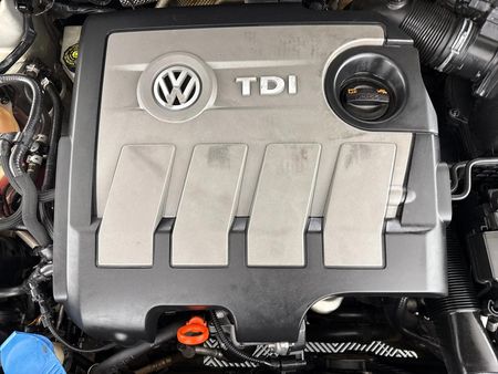 2013-Volkswagen-Polo-16-TDI-Comfortline_12