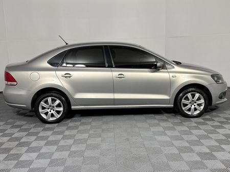 2013-Volkswagen-Polo-16-TDI-Comfortline_16