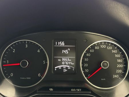 2013-Volkswagen-Polo-16-TDI-Comfortline_2