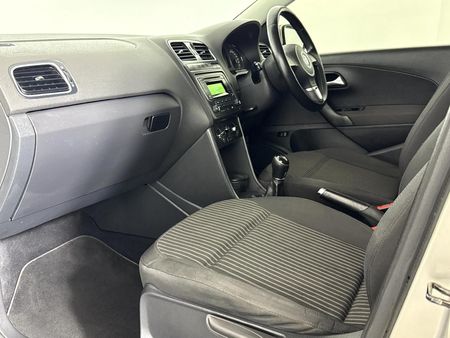 2013-Volkswagen-Polo-16-TDI-Comfortline_8