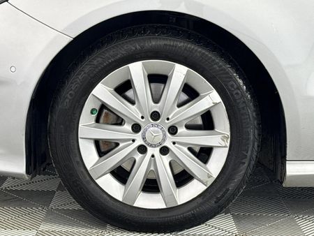 2016-Mercedes-Benz-B-Class-B-200-Auto_4