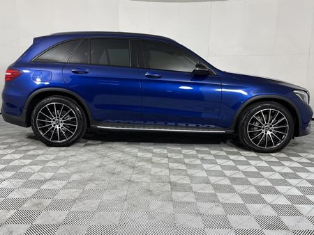 2019-Mercedes-Benz-GLC-250d-AMG_18