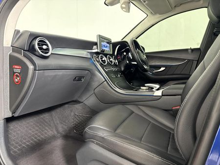 2019-Mercedes-Benz-GLC-250d-AMG_8