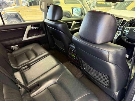 2015-Toyota-Land-Cruiser-200-45-D-V8-VX-Auto_11