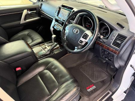 2015-Toyota-Land-Cruiser-200-45-D-V8-VX-Auto_12