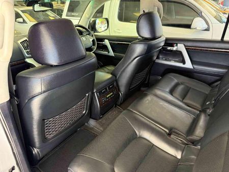 2015-Toyota-Land-Cruiser-200-45-D-V8-VX-Auto_13