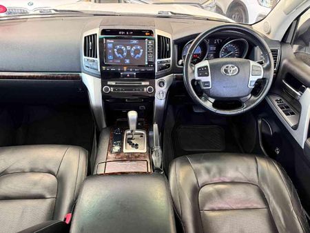 2015-Toyota-Land-Cruiser-200-45-D-V8-VX-Auto_14